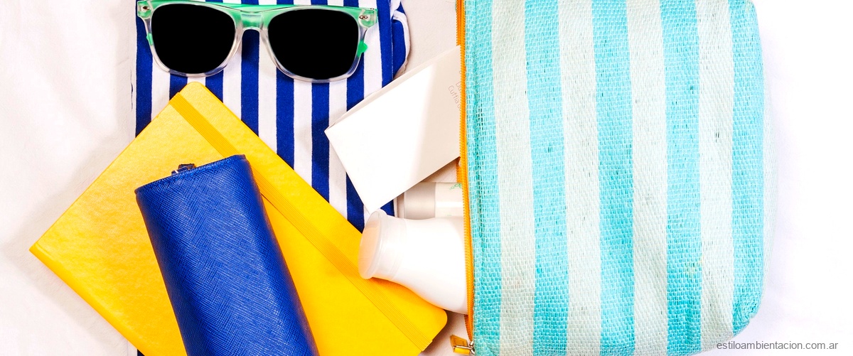 Los mejores neceseres de playa impermeables para proteger tus cremas